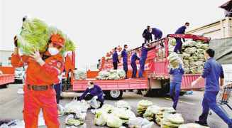 垫江：5位企业家为家乡捐赠450吨蔬菜