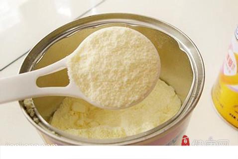 中老年人奶粉与普通奶粉的区别有哪些呢
