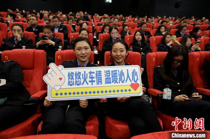 中国首部“慢火车”题材电影《幸福慢车》全国首场路演在山西举行